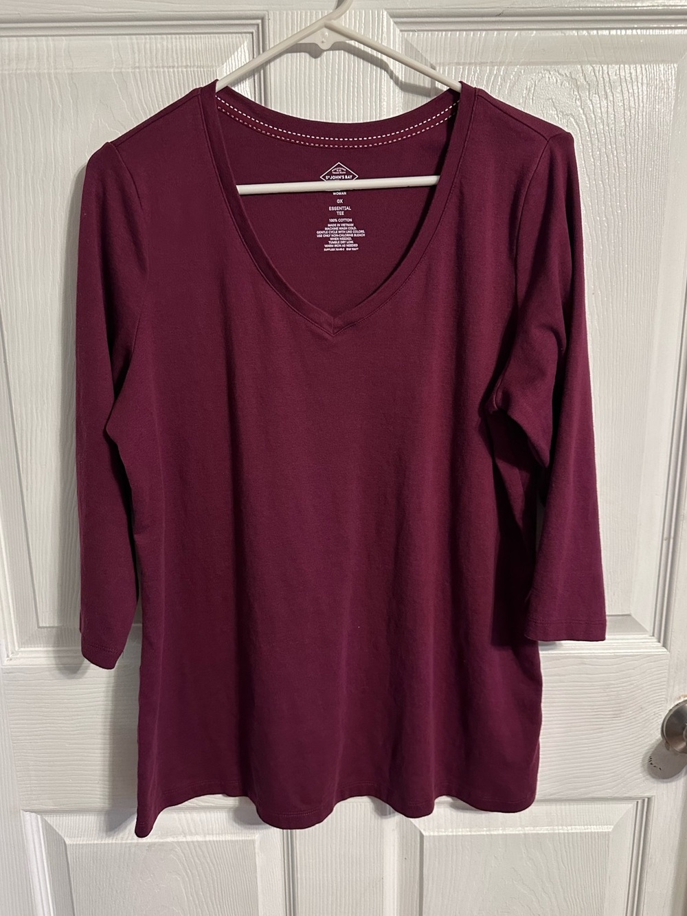 Women's 3/4 sleeve V-Neck Long Sleeve Top - Burgundy